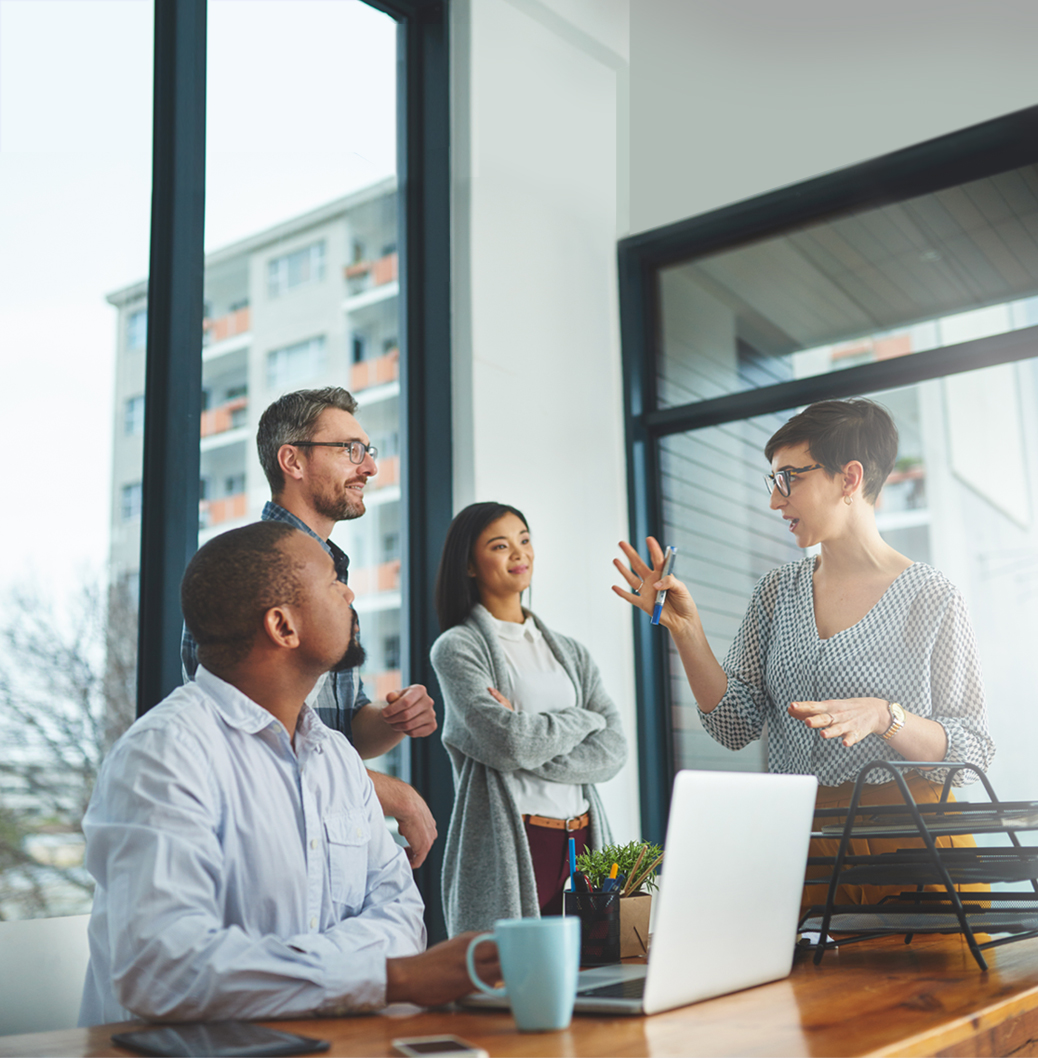 Immagine di riunione tra colleghi in ufficio